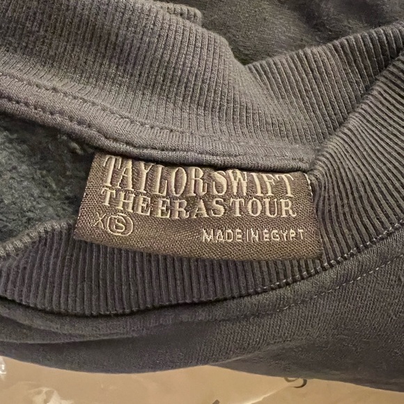 SOLD Taylor Swift The Eras Tour Blue Crewneck Sweatshirt XS - Picture 3 of 6